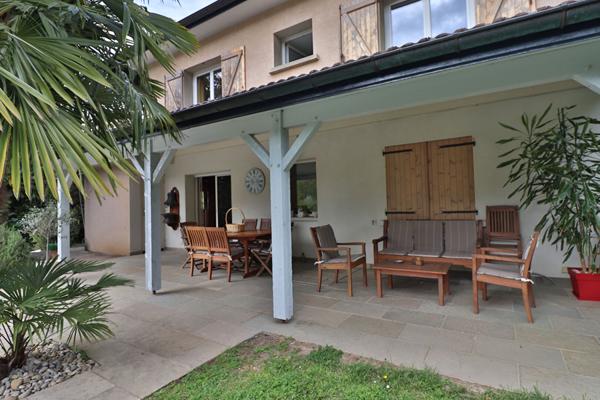 Maison Sourcieux Les Mines 7 pièce(s), 4 ch, jardin, piscine, vue