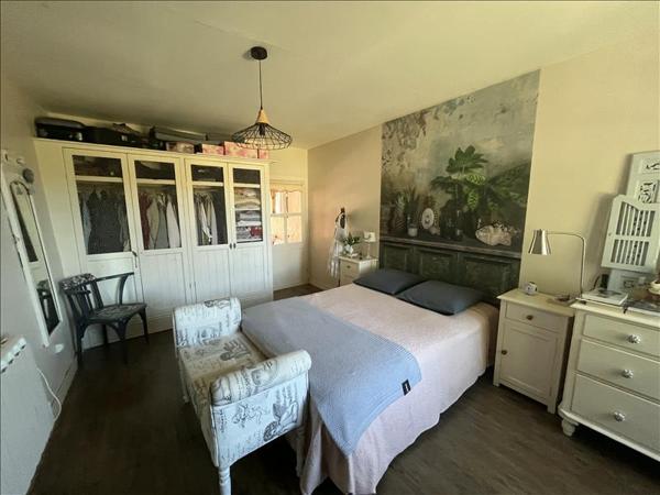 Maison à vendre |  Saint-Saviol |  4 pièces | 183 m²