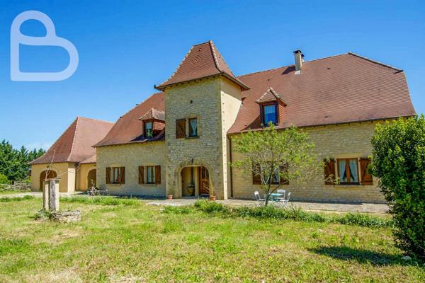 Gourdon (46300) Villa spacieuse avec 6 chambres, au calme sur 6ha