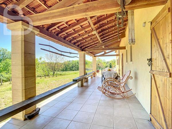 Gourdon (46300) Villa spacieuse avec 6 chambres, au calme sur 6ha