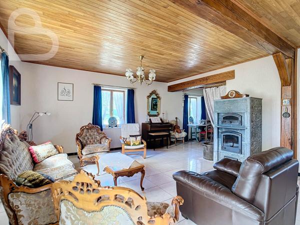 Gourdon (46300) Villa spacieuse avec 6 chambres, au calme sur 6ha