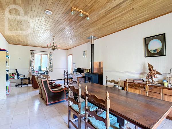 Gourdon (46300) Villa spacieuse avec 6 chambres, au calme sur 6ha