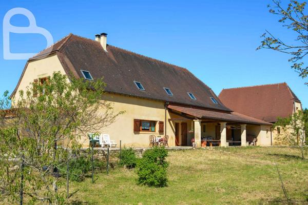 Gourdon (46300) Villa spacieuse avec 6 chambres, au calme sur 6ha