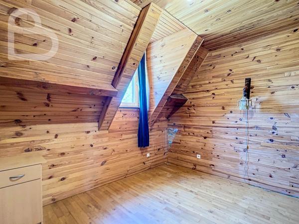 Gourdon (46300) Villa spacieuse avec 6 chambres, au calme sur 6ha