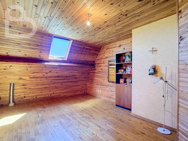 Gourdon (46300) Villa spacieuse avec 6 chambres, au calme sur 6ha