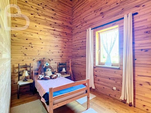 Gourdon (46300) Villa spacieuse avec 6 chambres, au calme sur 6ha