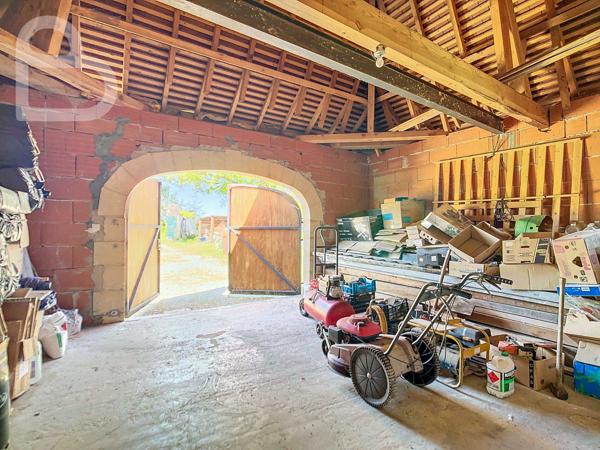 Gourdon (46300) Villa spacieuse avec 6 chambres, au calme sur 6ha