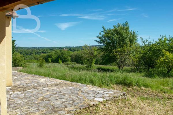 Gourdon (46300) Villa spacieuse avec 6 chambres, au calme sur 6ha