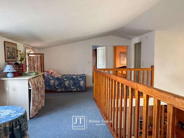 Maison
                                                                                                                                                                                                                                                                                                                        5 pièce(s)                                                                                                                                                                                                          4 chambre(s)                                                                                                                                                                                                          146  m²