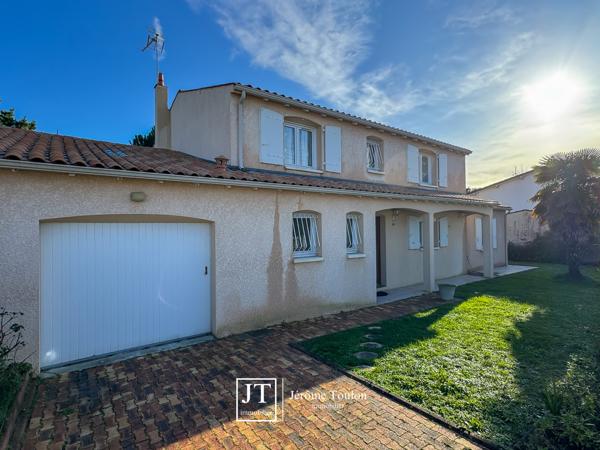 Maison
                                                                                                                                                                                                                                                                                                                        5 pièce(s)                                                                                                                                                                                                          4 chambre(s)                                                                                                                                                                                                          146  m²
