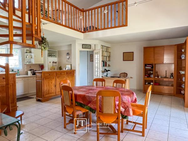 Maison
                                                                                                                                                                                                                                                                                                                        5 pièce(s)                                                                                                                                                                                                          4 chambre(s)                                                                                                                                                                                                          146  m²