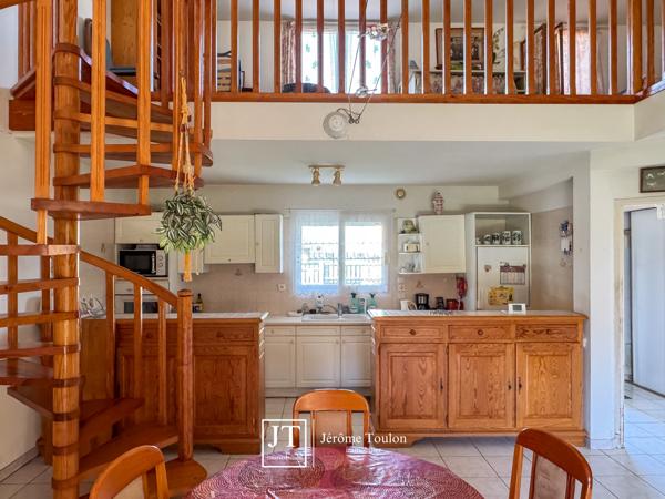 Maison
                                                                                                                                                                                                                                                                                                                        5 pièce(s)                                                                                                                                                                                                          4 chambre(s)                                                                                                                                                                                                          146  m²