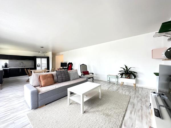 Appartement 106 m2, 2 chambres (possibilité 3), place de parking au sous sol sécurisé