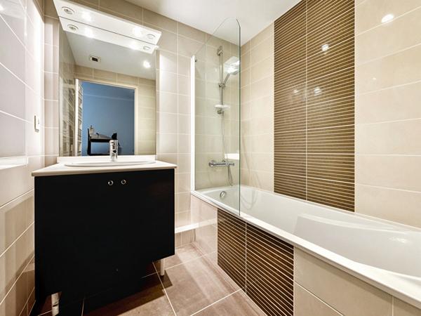 Appartement T4- Nantes -79 m2/balcon/Parking,  
Nantes 44100