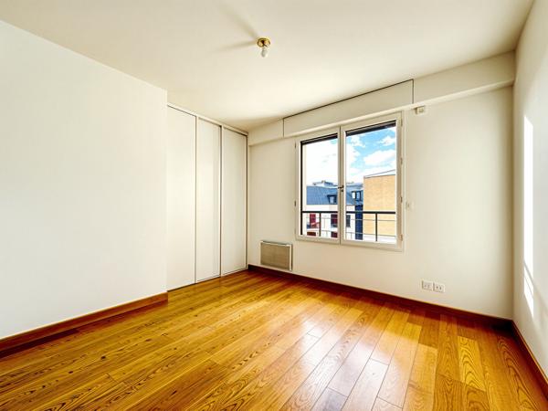 Appartement T4- Nantes -79 m2/balcon/Parking,  
Nantes 44100