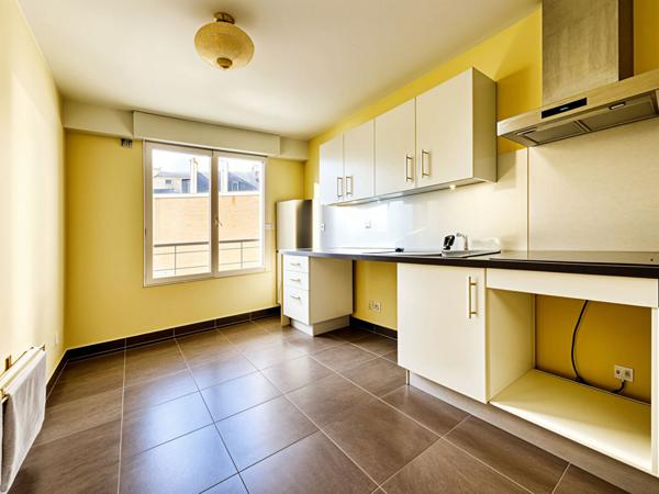 Appartement T4- Nantes -79 m2/balcon/Parking,  
Nantes 44100