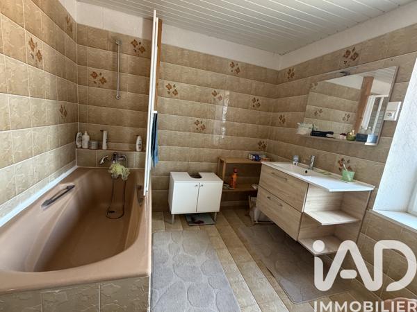 Maison à vendre 5 pièces 103 m² Saint-Yzan-de-Soudiac