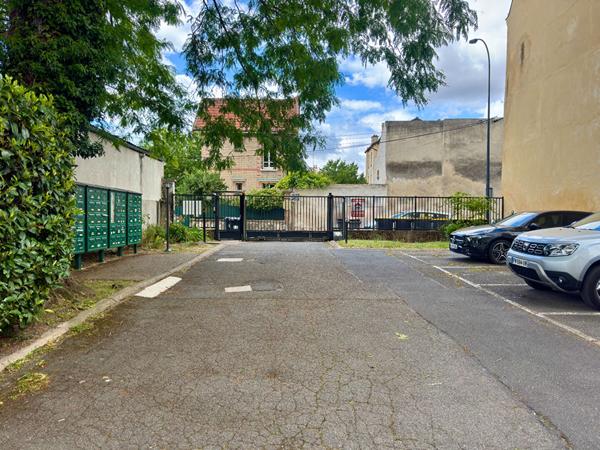 Parking extérieur à Fontenay Sous Bois VILLAGE
