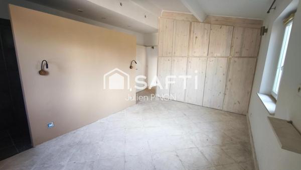 Propriété d'Exception à Roussillon: Domaine Privé avec Potentiel Agricole