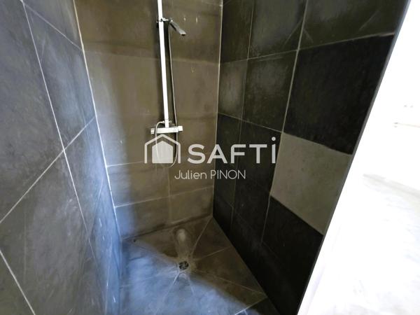 Propriété d'Exception à Roussillon: Domaine Privé avec Potentiel Agricole