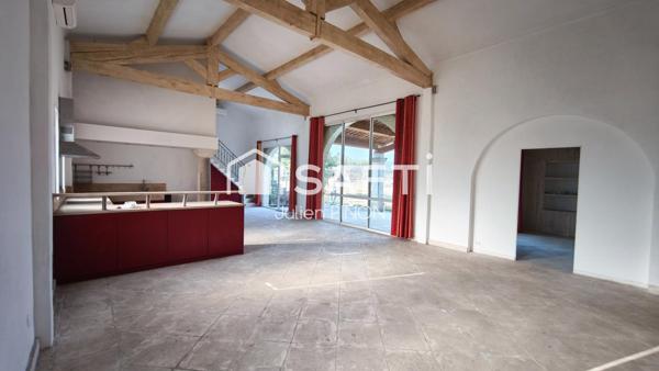 Propriété d'Exception à Roussillon: Domaine Privé avec Potentiel Agricole