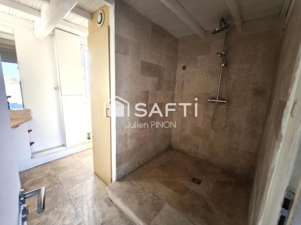 Propriété d'Exception à Roussillon: Domaine Privé avec Potentiel Agricole