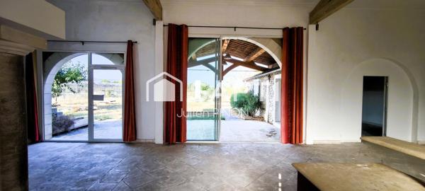 Propriété d'Exception à Roussillon: Domaine Privé avec Potentiel Agricole