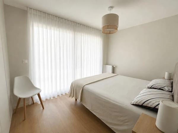 GUÉRANDE AU PIED DES REMPARTS BEL APPARTEMENT EN REZ-DE-