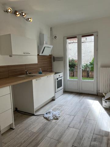 A LOUER APPARTEMENT EN RDC PROCHE CENTRE VILLE DE ST QUENTIN 02100