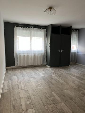A LOUER APPARTEMENT EN RDC PROCHE CENTRE VILLE DE ST QUENTIN 02100