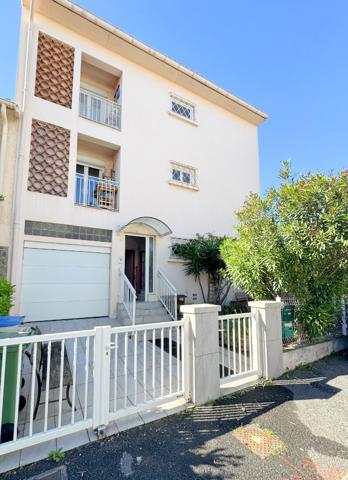 SAINT CYPRIEN VILLAGE - IMMEUBLE - 235 m² - Deux appartements F4 et local commercial - Jardins et Garages