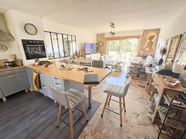 SAINT CYPRIEN VILLAGE - IMMEUBLE - 235 m² - Deux appartements F4 et local commercial - Jardins et Garages