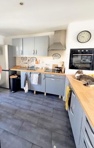 SAINT CYPRIEN VILLAGE - IMMEUBLE - 235 m² - Deux appartements F4 et local commercial - Jardins et Garages