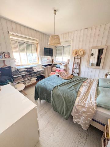 SAINT CYPRIEN VILLAGE - IMMEUBLE - 235 m² - Deux appartements F4 et local commercial - Jardins et Garages