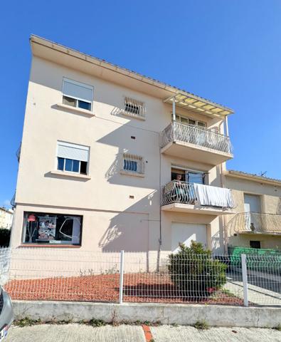 SAINT CYPRIEN VILLAGE - IMMEUBLE - 235 m² - Deux appartements F4 et local commercial - Jardins et Garages