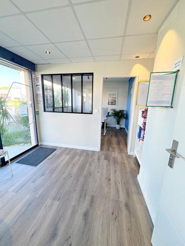 SAINT CYPRIEN VILLAGE - IMMEUBLE - 235 m² - Deux appartements F4 et local commercial - Jardins et Garages
