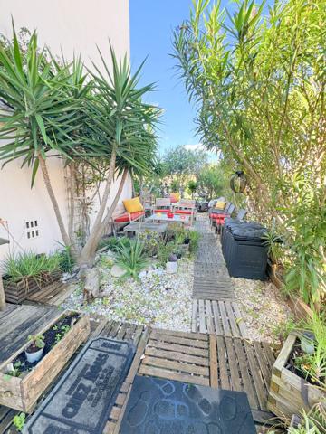 SAINT CYPRIEN VILLAGE - IMMEUBLE - 235 m² - Deux appartements F4 et local commercial - Jardins et Garages