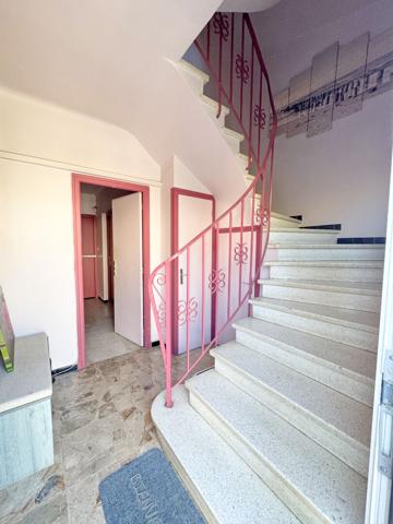 SAINT CYPRIEN VILLAGE - IMMEUBLE - 235 m² - Deux appartements F4 et local commercial - Jardins et Garages