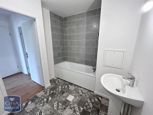 Appartement à louer 4 pièces 80.01m² Bobigny (93000)