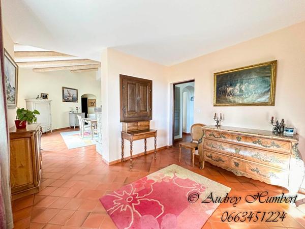 SOUS COMPROMIS En EXCLUSIVITE à MANOSQUE, Propriété unique de 234 m² sur 1ha14 de terrain avec  olivette, piscine et vue magnifique