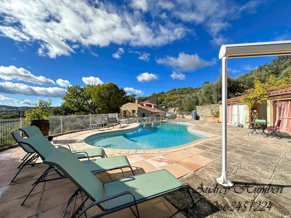 SOUS COMPROMIS En EXCLUSIVITE à MANOSQUE, Propriété unique de 234 m² sur 1ha14 de terrain avec  olivette, piscine et vue magnifique