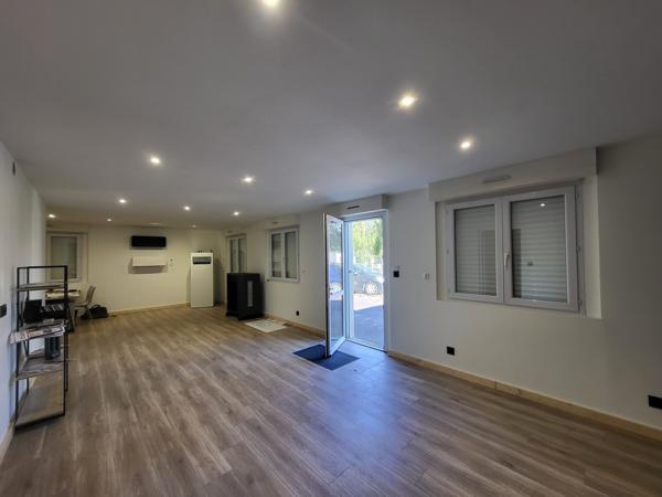 Local Commercial
        
        - 320 m² 291 600 € *
