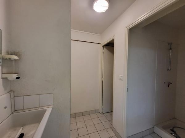 Local Commercial
        
        - 320 m² 291 600 € *