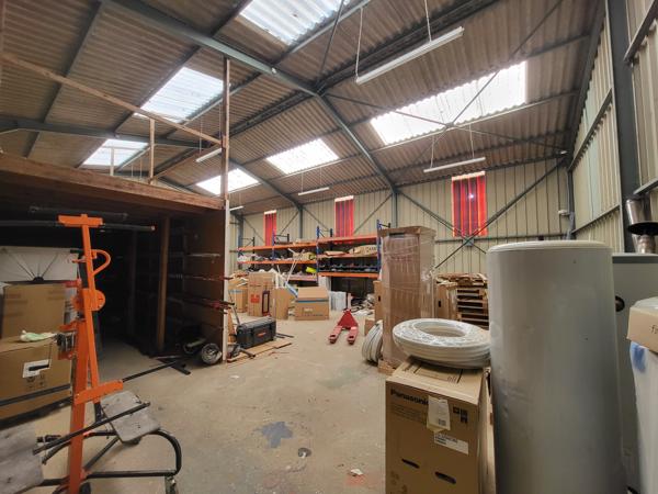 Local Commercial
        
        - 320 m² 291 600 € *