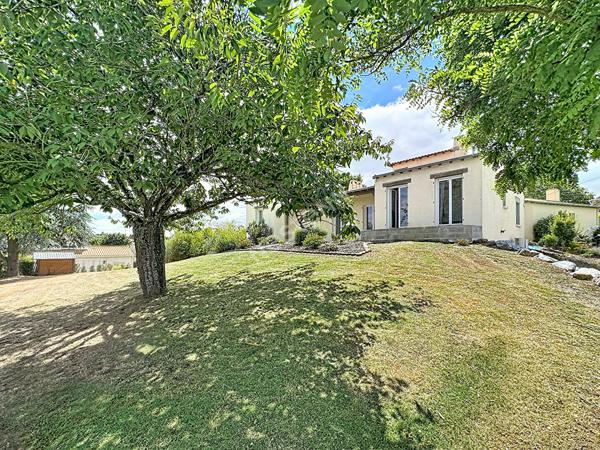 Grande maison familiale à Liré - 7 chambres, jardin, piscine, sous-sol