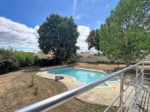 Grande maison familiale à Liré - 7 chambres, jardin, piscine, sous-sol