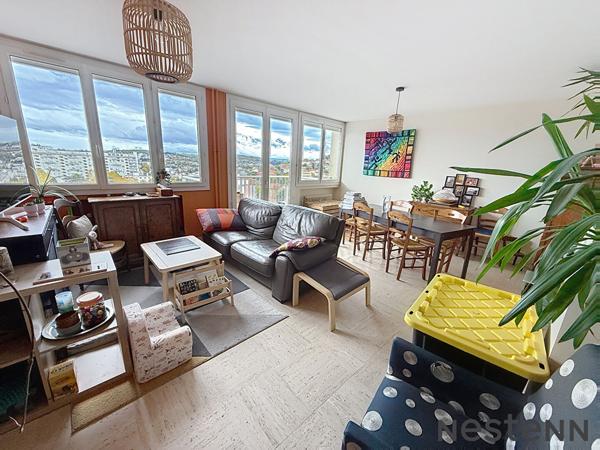 EXCLUSIVITÉ Coup de coeur - Appartement rénové avec soin avec garage et 2 places de parking privatives