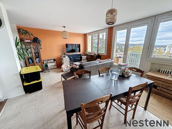EXCLUSIVITÉ Coup de coeur - Appartement rénové avec soin avec garage et 2 places de parking privatives