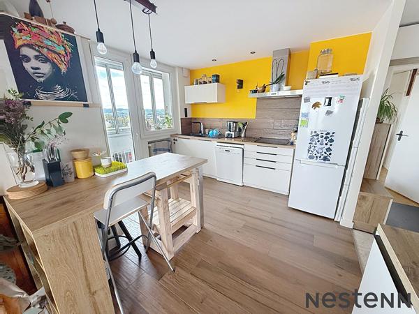 EXCLUSIVITÉ Coup de coeur - Appartement rénové avec soin avec garage et 2 places de parking privatives