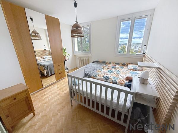 EXCLUSIVITÉ Coup de coeur - Appartement rénové avec soin avec garage et 2 places de parking privatives